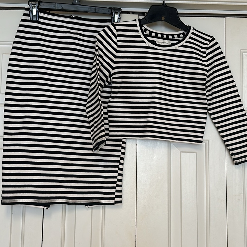 Abercrombie & Fitch two piece black and white Striped back Zip Pencil Skirt set